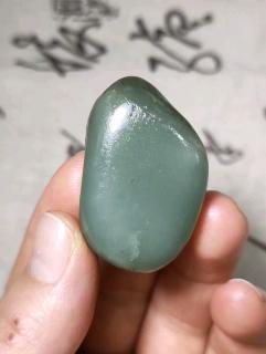 和田玉青玉籽料原石值得收藏吗?