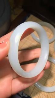 新疆和田玉籽料 原皮 58圈口 精品镯子条宽:15条厚08 /56.8g
