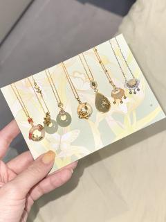 挑花眼…是妈妈嘴上不说收到会超开心的和田玉项链!