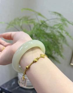 和田玉|晴水宽版手镯 这颜色!这底子! 超级小清新 美美的一支
